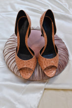 Load image into Gallery viewer, Gucci | Patent Leather Horse Bit Heels