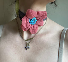 Load image into Gallery viewer, Y2K | Flower Choker
