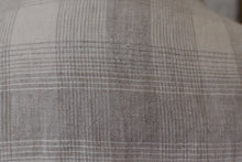 Load image into Gallery viewer, 1990’s | Henri Bendel | Lightweight Linen Jacket
